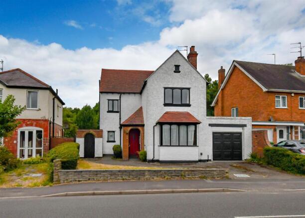 3 bed property, in Coalway Road, £325,000