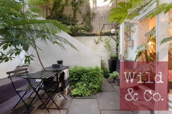 1 bed property, in Goulton Road, £450,000