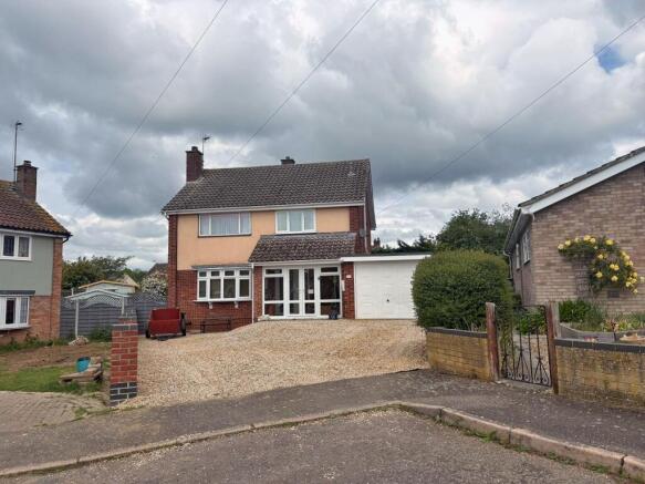 3 bed property, in Deben Drive, £440,000