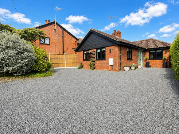 3 bed property, in Chapel Road, £550,000