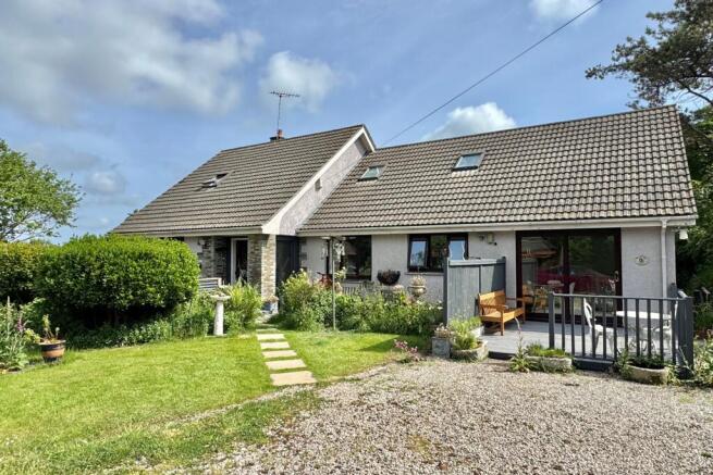 4 bed property, in Charlotte's Park, £595,000