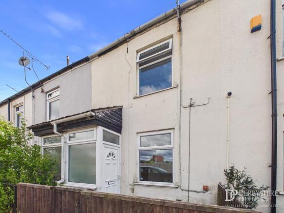 2 bed property, in Hamlet Lane, £110,000