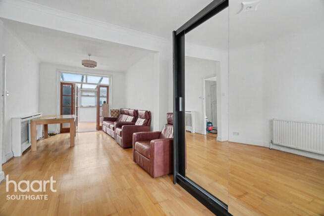 3 bed property, in Hampden Way, £650,000