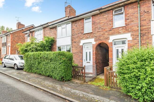 3 bed property, in Queens Square, £165,000