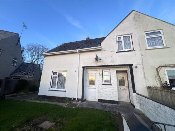 2 bed property, in Knowling Mead, £160,000