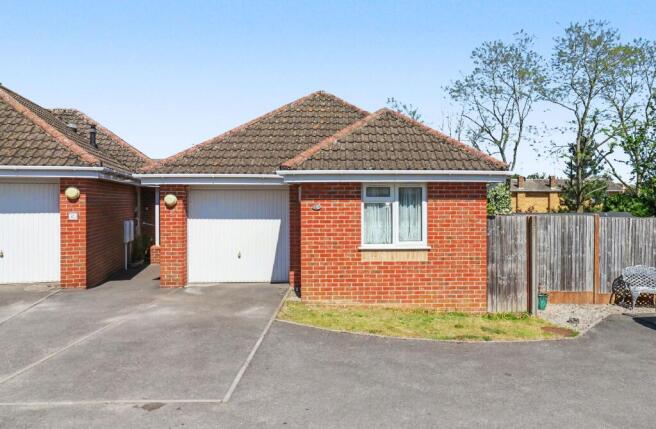 2 bed property, in Shorts Road, £350,000