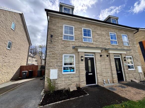 4 bed property, in Sovereign Way, £299,950