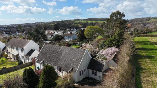 3 bed property, in Fair View Lane, £195,000