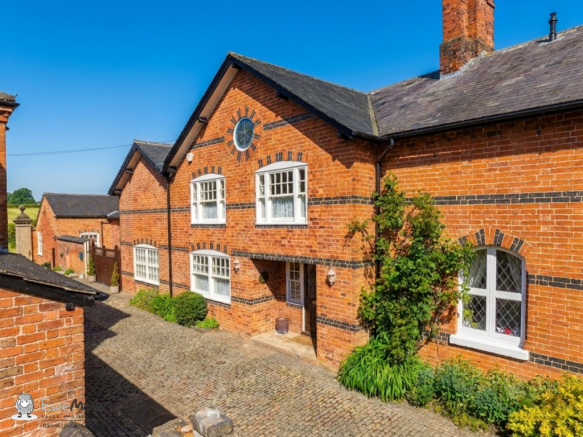4 bed property, in Draycott House, £450,000