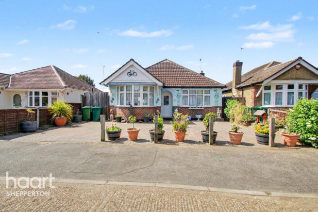 4 bed property, in Birch Grove, £700,000