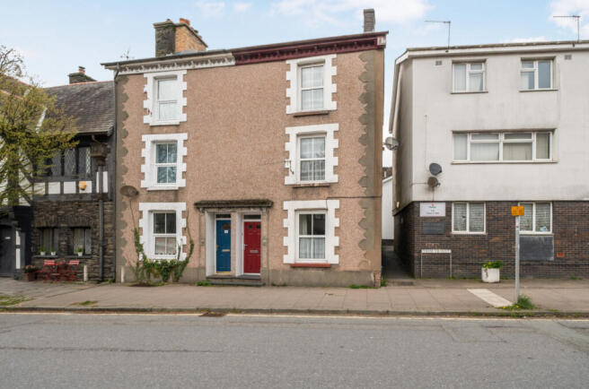 4 bed property, in Heol Maengwyn, £185,000