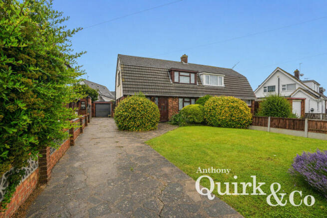 2 bed property, in Thorney Bay Road, £325,000