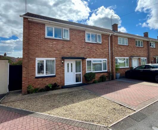 3 bed property, in Hoadley Green, £325,000