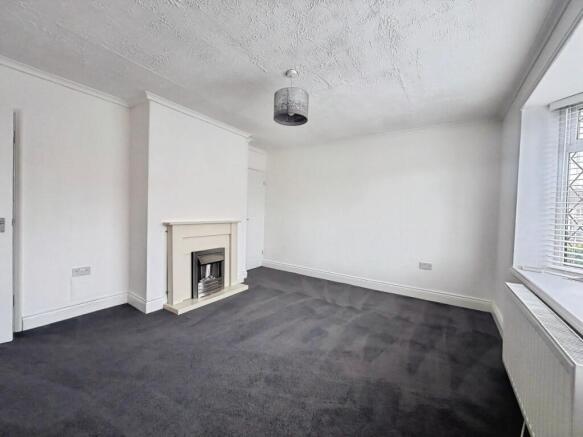 2 bed property, in Glasgow Road, £76,500