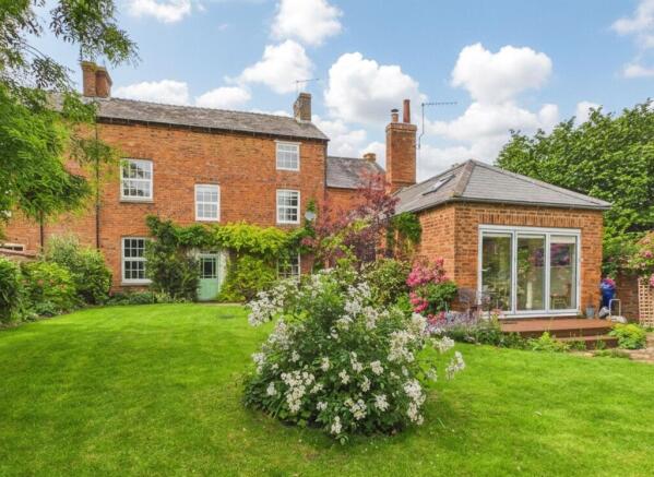 4 bed property, in Brackley Road, £869,000