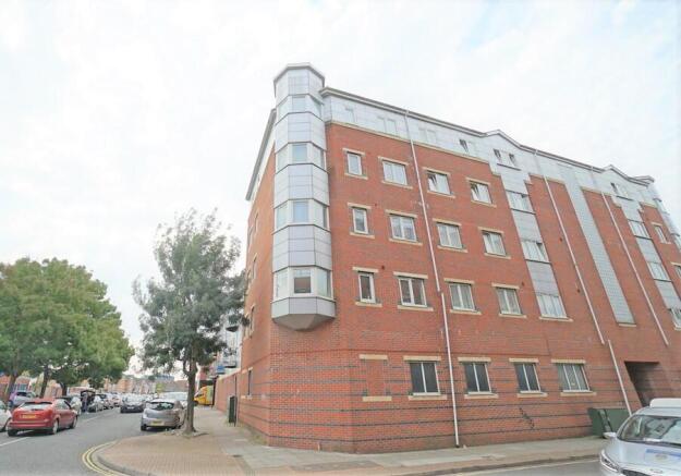 2 bed property, in Nancy Road, £120,000