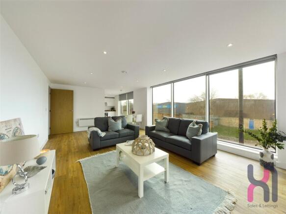 3 bed property, in The Plaza, £180,000