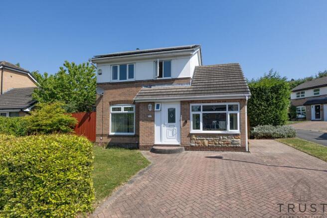 3 bed property, in Greenacres Drive, £289,950