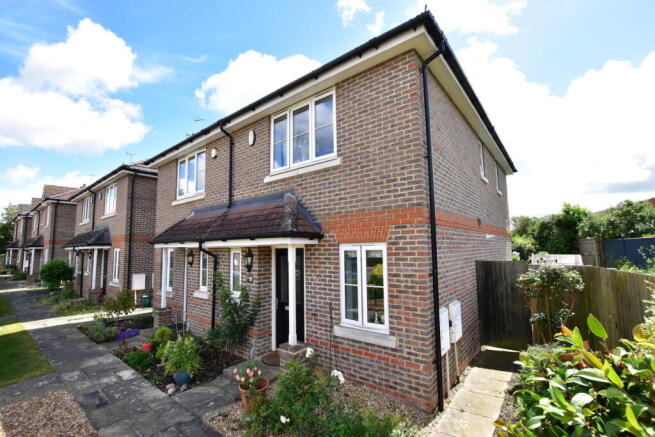 2 bed property, in Jannetta Close, £340,000
