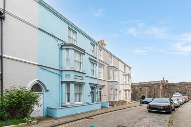 5 bed property, in Church Street, £350,000