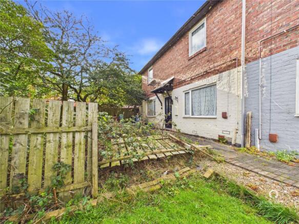 2 bed property, in Thorne Terrace, £100,000