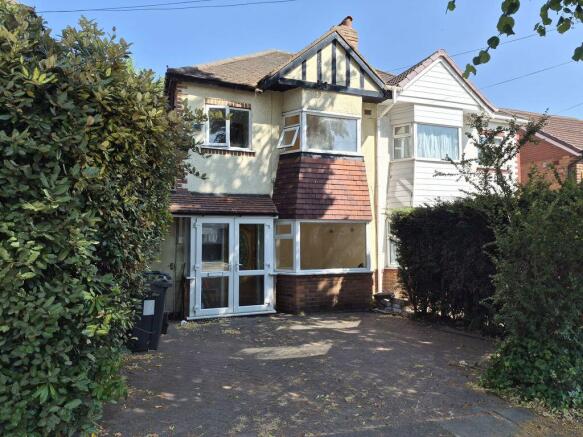3 bed property, in Marshall Grove, £210,000