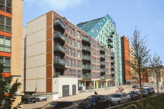 2 bed property, in Waterloo Street, £95,000