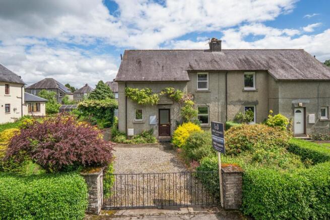3 bed property, in Menteith Crescent, £215,000
