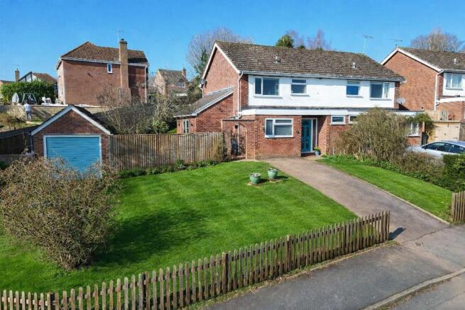 3 bed property, in Highwell Avenue, £305,000