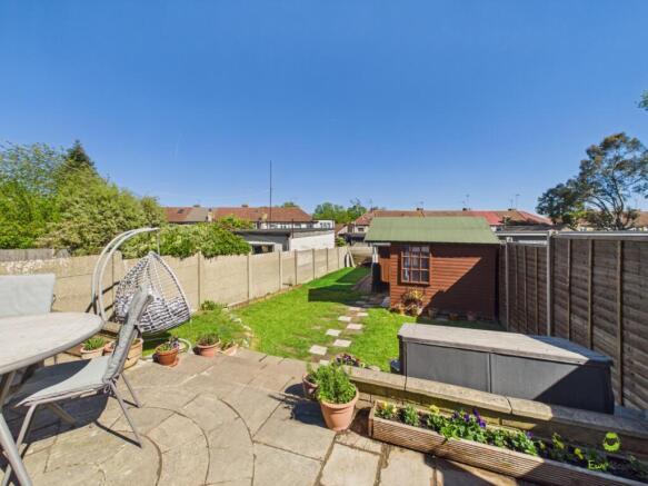 3 bed property, in 25 Holmsdale Grove, £425,000