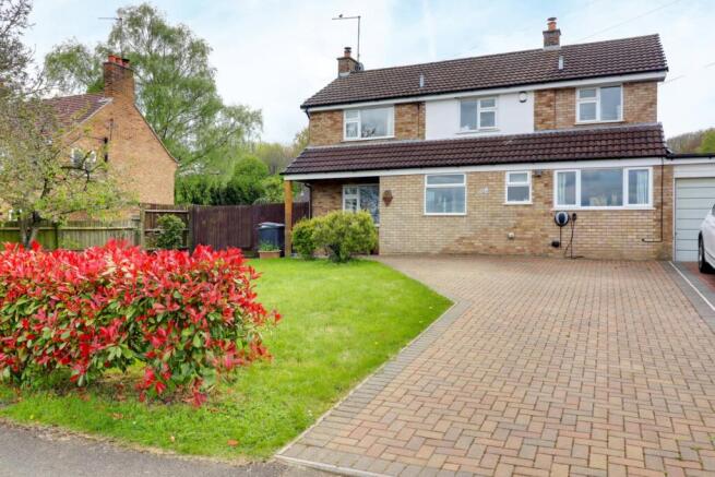 4 bed property, in Brixworth Road, £475,000