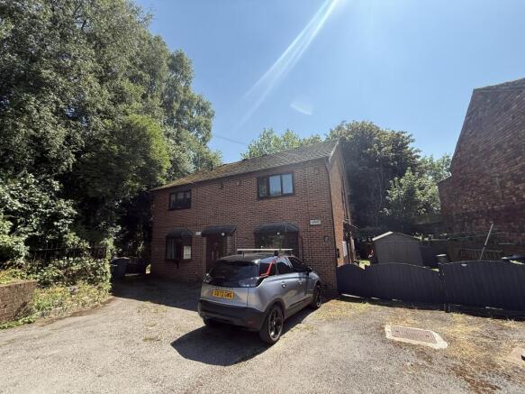 1 bed property, in Flat 2, £30,000