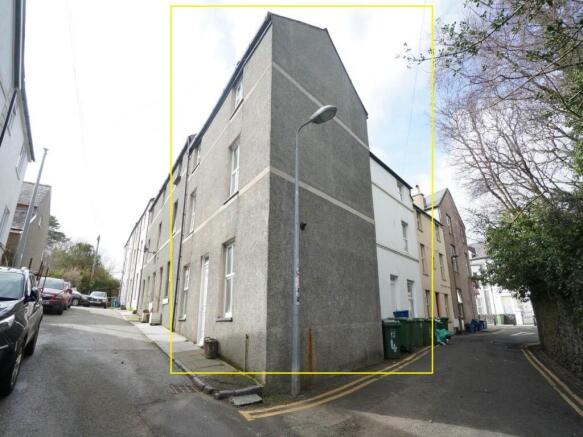 9 bed property, in The Crescent, £360,000