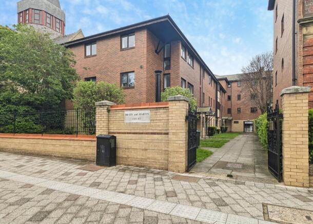 2 bed property, in Northumberland Road, £158,000