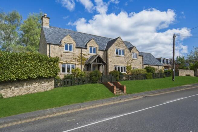 5 bed property, in The Laurels, £650,000