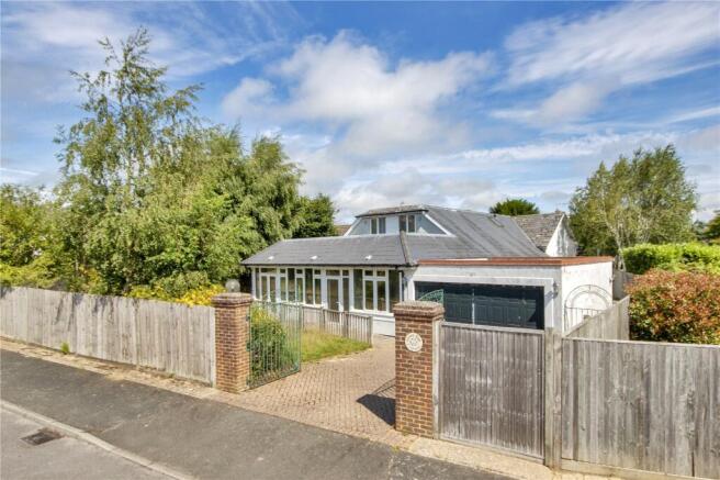 6 bed property, in Pennington Road, £950,000