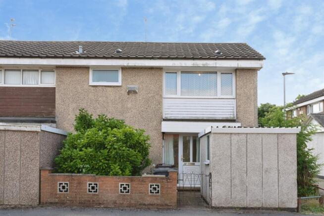 3 bed property, in Manston Garth, £80,000