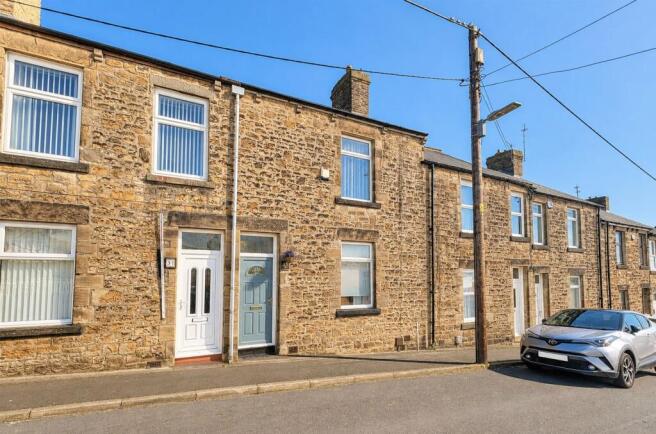 2 bed property, in George Street, £125,000