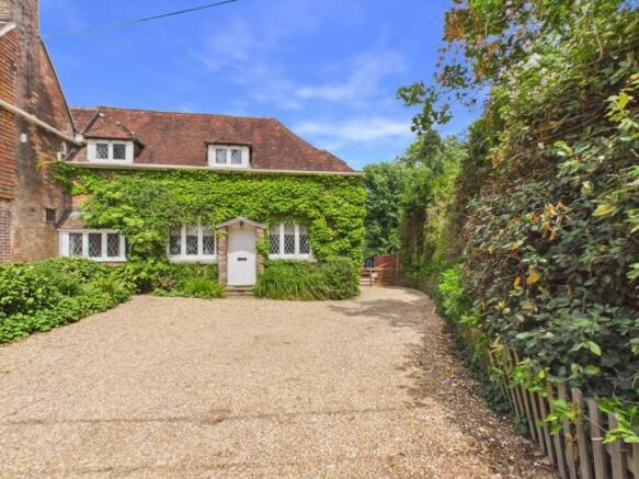 3 bed property, in Vinehall Road, £600,000