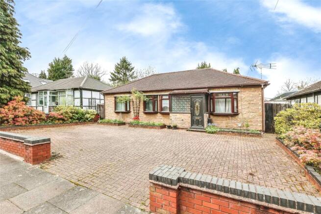 2 bed property, in Kensington Road, £440,000