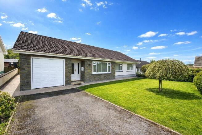 3 bed property, in Penygraig Drive, £285,000