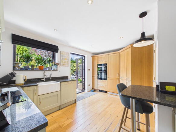 4 bed property, in School Lane, £475,000