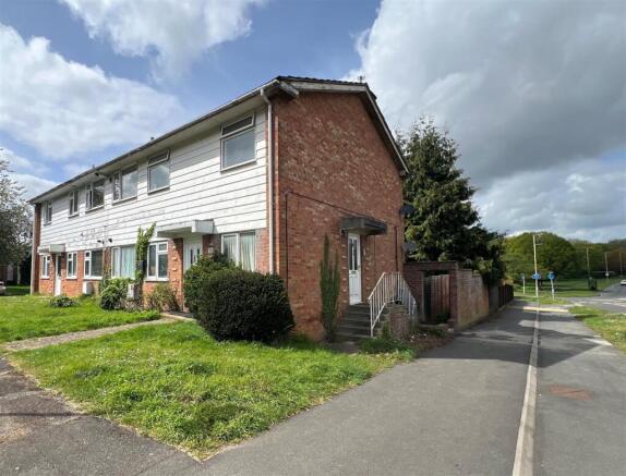 2 bed property, in White House Close, £190,000