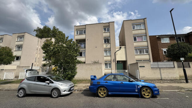 4 bed property, in Victoria Rise, £550,000