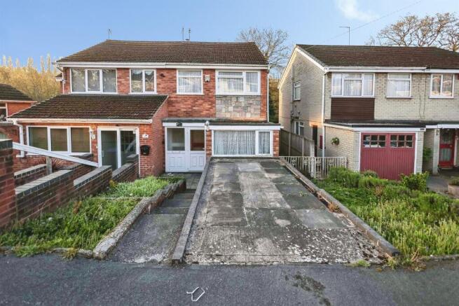 3 bed property, in Chelford Crescent, £220,000