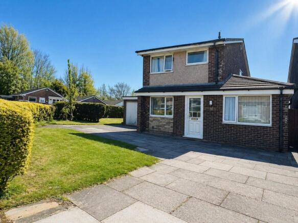 4 bed property, in Tower Green, £299,000
