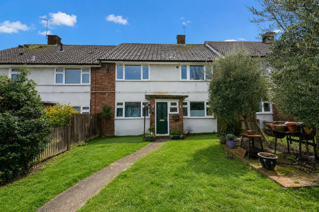 2 bed property, in Southbourne Gardens, £370,000