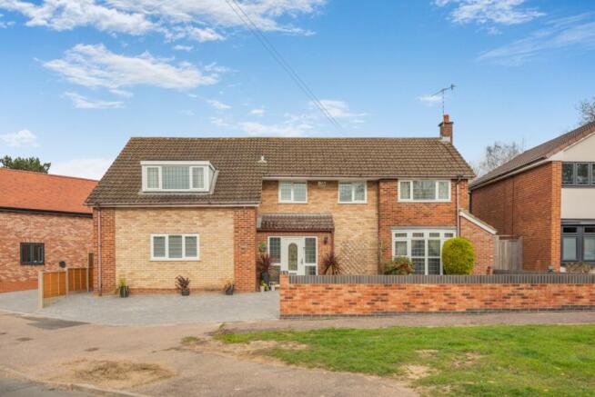 5 bed property, in Hornbeams, £1,150,000