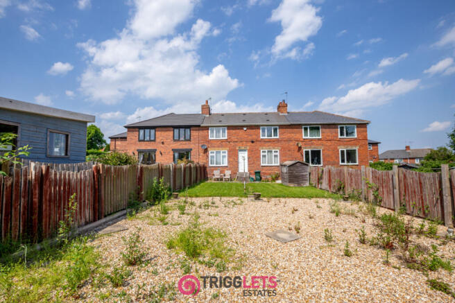 3 bed property, in Longfields Crescent, £140,000