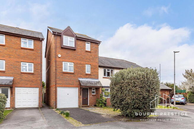 3 bed property, in The Meridiens, £525,000